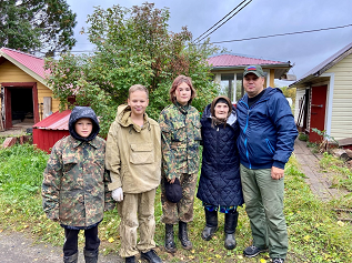 Заостровский военно-патриотический клуб «Ратник» помогает землякам